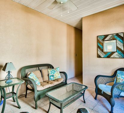 Screened-in patio with outdoor seating