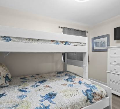 Guest Bedroom Queen Bed w/ TwinXL