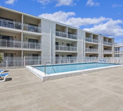 1st floor pool