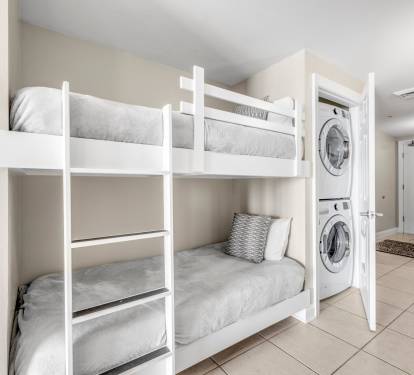 Bunks and notice FULL size washer & dryer