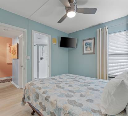Guest Bedroom 1 (Queen)