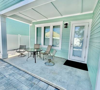 Extra outdoor dining space