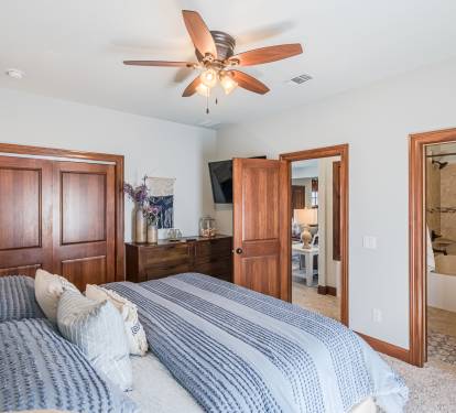 Guest Bedroom 1 (King)