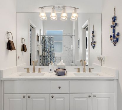 Shared full updated bath between bedrooms 3 and 4