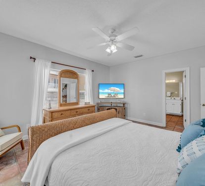 West king bedroom, 4k tv, en-suite bathroom