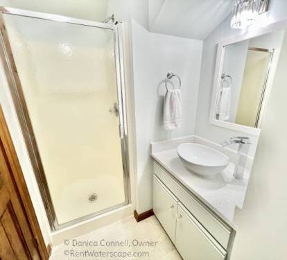 Upstairs Bath with Shower