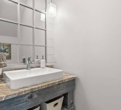 Guesthouse 1/2 bath
