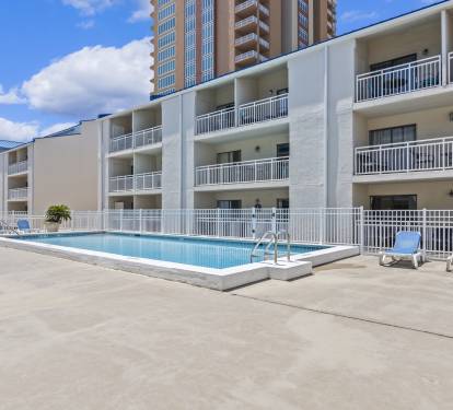 1st floor pool