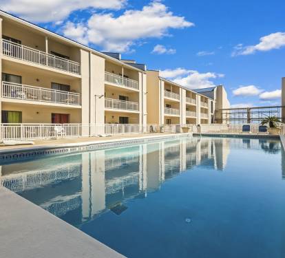 1st floor pool