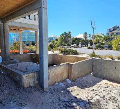"Hub" of Haven Heights: Pool, bar & grill, dining, lounging, cornhole, ping pong, & firepit
