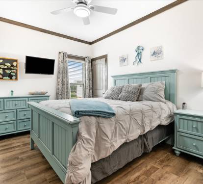 Queen Bedroom