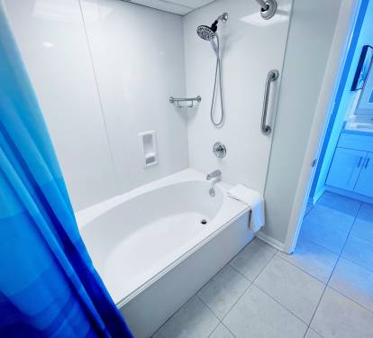 Soaking tub