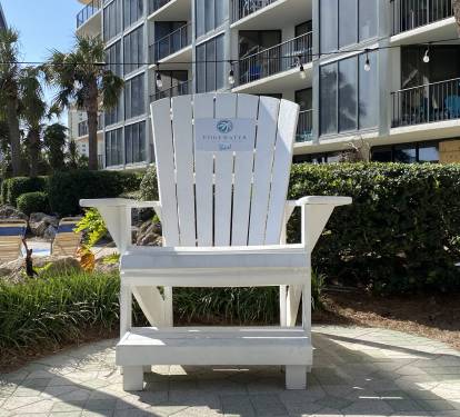 Giant chair for photo ops by splash pad!