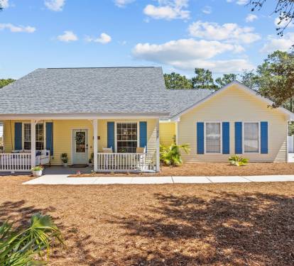 Private, Peaceful Cottage on large lot. Tesla level 2 charger available.