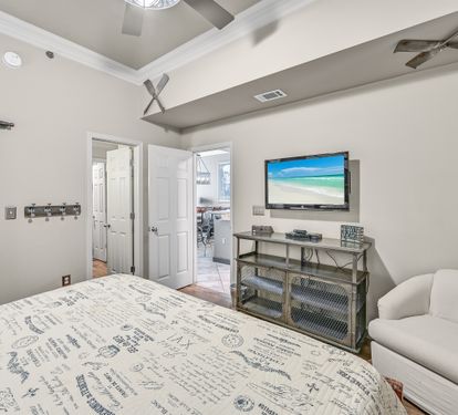 Guest King Bedroom with en suite bathroom