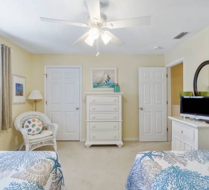 Guest Bedroom (2 Doubles)