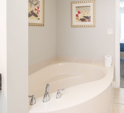 Large Soaking Tub for 2 people