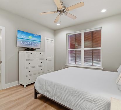 Downstairs Bedroom (King)