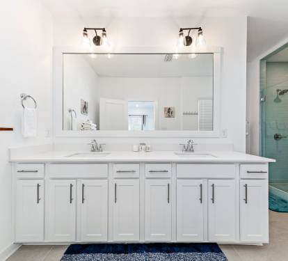 Master's Bathroom - Clean, modern bathroom with fresh linens and essential amenities