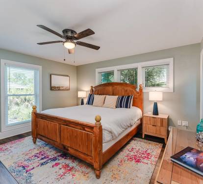 SeaScape's Third Pool-View King Bedroom with En Suite Bath