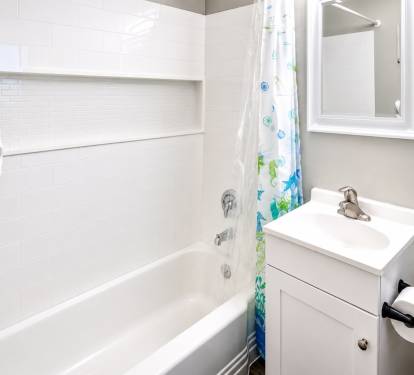This bathroom is the en suite for bedroom 1.   This features a bathtub shower combo.  There is a hairdryer. 