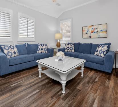 Stylish sitting area w/ comfortable seating and a relaxed, homey feel