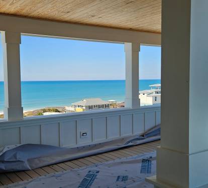 Rooftop Lounge, Unmatched Gulf and Bay Views from this deck. Complete with couches, fan, infrared heaters for cool season, TV, streaming music and low lighting for the perfect evening ambiance.