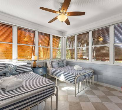 Bright Guest Bedroom with Blackout Rolldown Shades and two Double Beds
