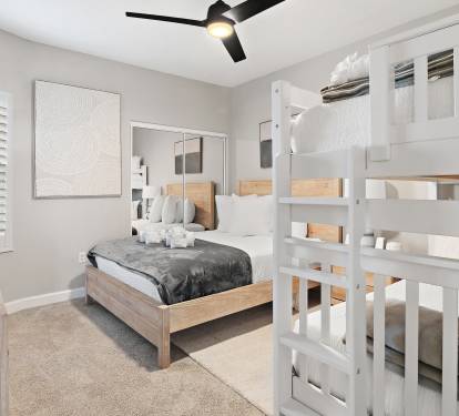 Guest Bedroom w/Queen Bed and Twin Bunks