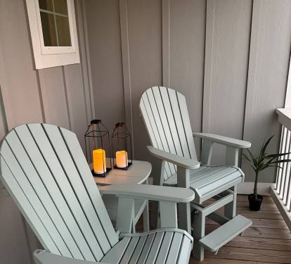 Enjoy your favorite evening beverage relaxing in the tall glider chairs on the balcony as you watch the wildlife in the wetlands behind the house.  Keep your eyes on the sky watching for the bald eagles that nest in Gulf State Park.