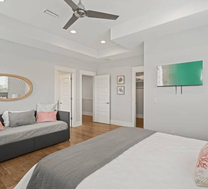 Grand Master King Suite featuring a twin daybed and wall-mounted TV—perfect for families.