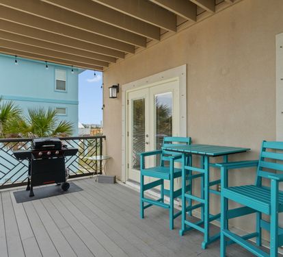 Deck Off Living