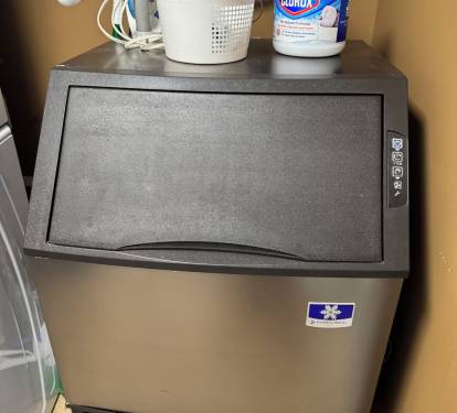 Large Commercial ICE machine inside of unit. Winning!