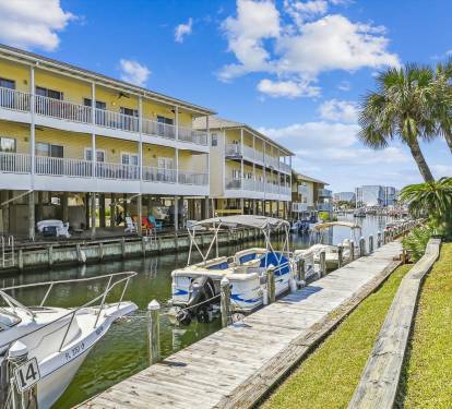 Exterior Docks