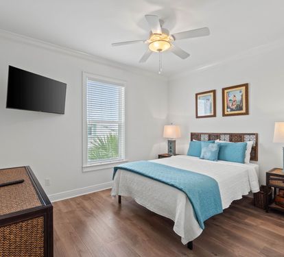 Guest Bedroom (Queen) 3rd Floor