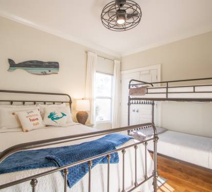 3rd Bedroom: Queen w/ Twin Bunks