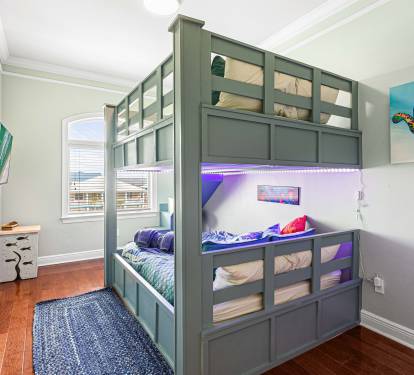 Double queen bunk room with 55" TV.