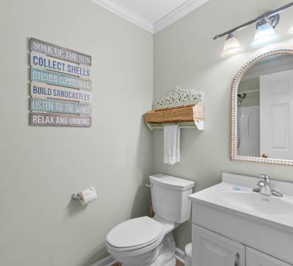 Guest Bathroom (Tub/Shower Combo)