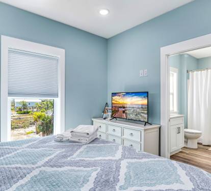 Upstairs King Bedroom 1