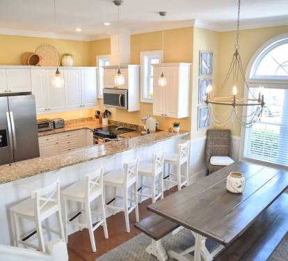 Plenty of seating in the kitchen