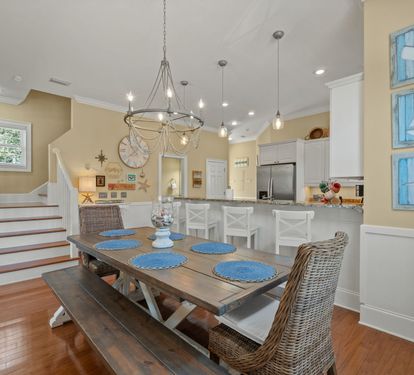 Plenty of seating in the kitchen