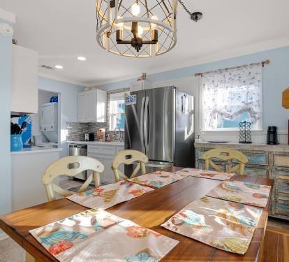 Dining area Seats 6