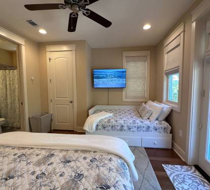 Bedroom #2 sleeps 4 guests.  Smart TV recently upgraded to 50" for your streaming pleasure.