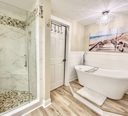 We have a tub in the master bath in our unit