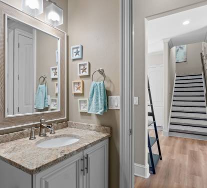 Guest Bathroom (Main Floor)