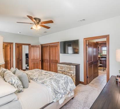 Master Bedroom (King)