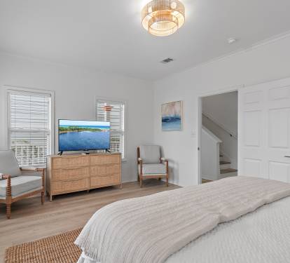 Spacious primary suite with lots of closet space and pack n play