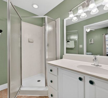 Queen Bedroom Bath