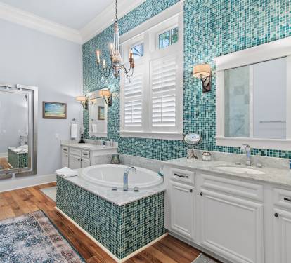 Soaking tub and large walk-in shower in master