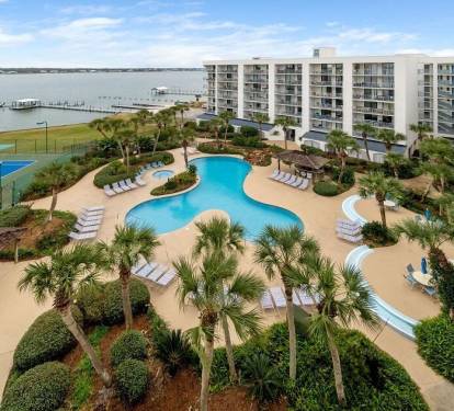 Pool & Lagoon